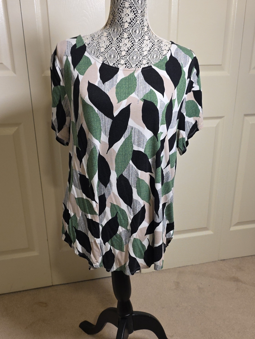 Alfani Short Sleeve Leaf-Print Blouse in Green, Black & Cream
